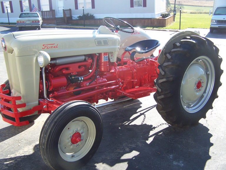 Ford NAA Photos – Arthurs Tractors